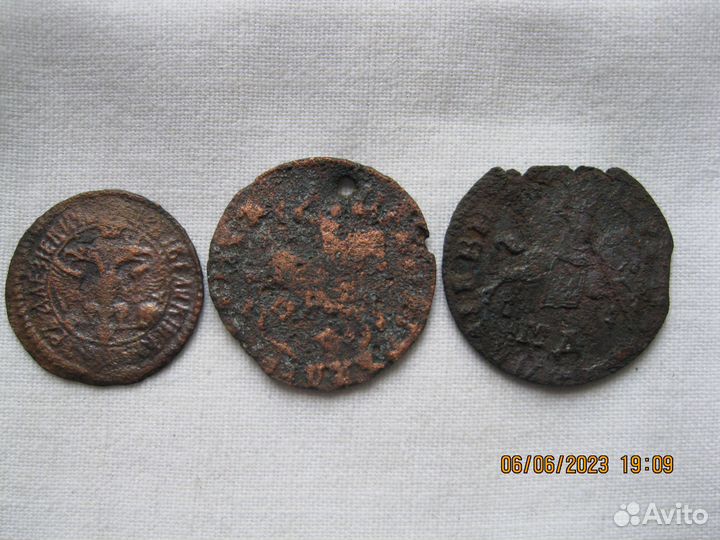 Монета царская медь Денга 1701 и 1 копейка Петр 1