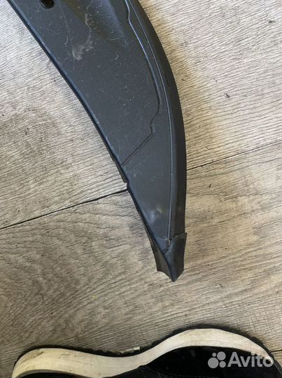 95b854777 пыльник переднего крыла левого porsche m