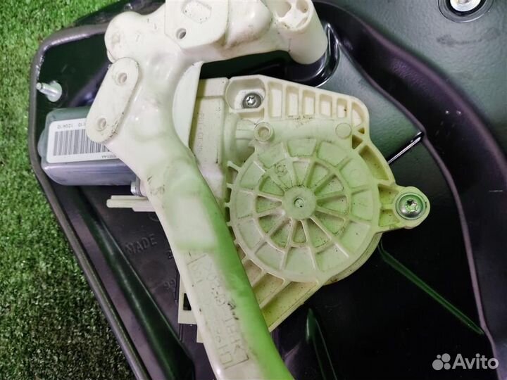 Стеклоподъемник задний левый Land Rover Discovery