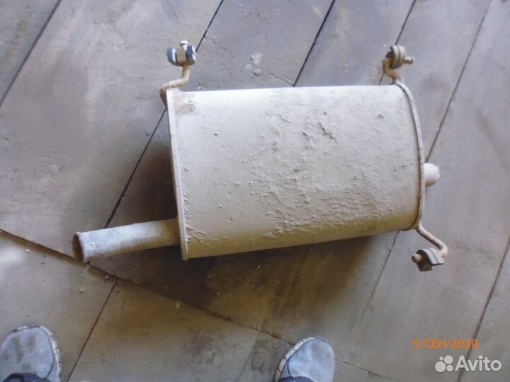 Ниссан примера р11. 2000г.в. глушитель