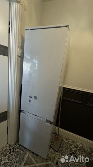 Встраиваемый холодильник hotpoint ariston air