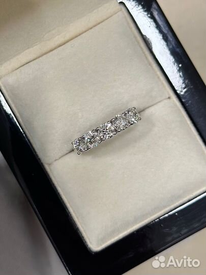 Золотое кольцо с бриллиантами дорожка