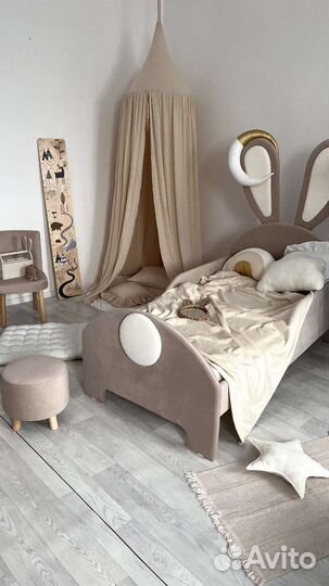 Кровать детская с пуфом