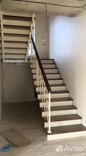 Лестница на второй этаж под ключ