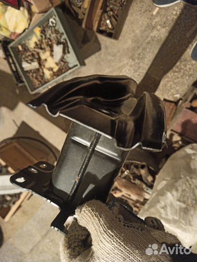 Усилитель заднего бампера Тигуан 2