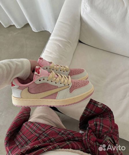 Nike air jordan 1 travis scott