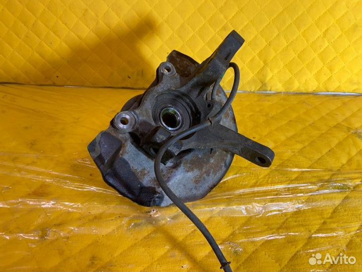 Кулак поворотный передний правый Mitsubishi