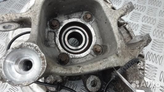 Ступица задняя левая BMW 5 F10/F11 (3BA07MH01)