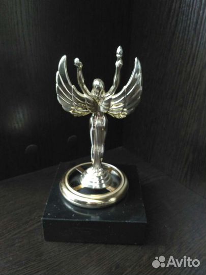 Статуэтка Ника