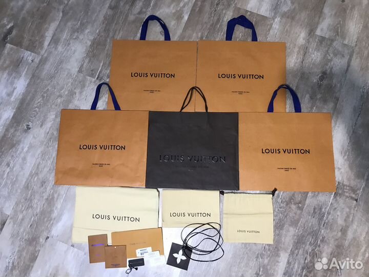 Брендовые пакеты, вешалки, кофры, пыльники коробки