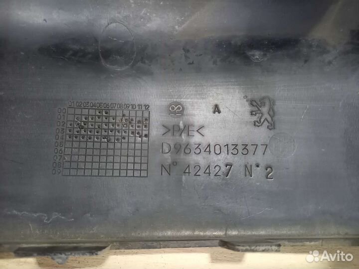 Накладка переднего бампера правая Peugeot 307