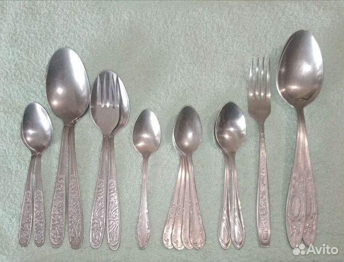 Ложки, вилки, дуршлаг, кастрюля