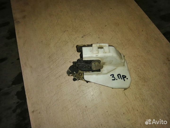 Замок двери задний правый киа Кларус