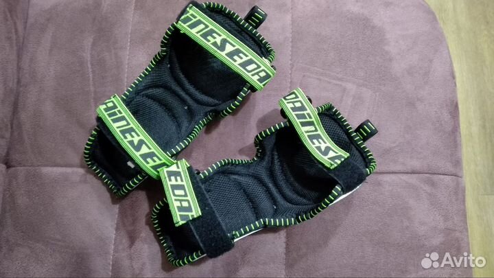 Защита локтей Dainese