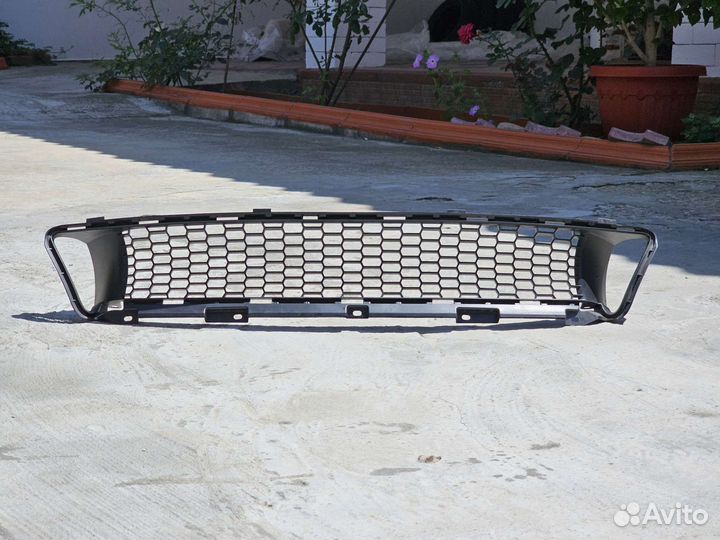 Решетка радиатора нижняя Lexus IS 250
