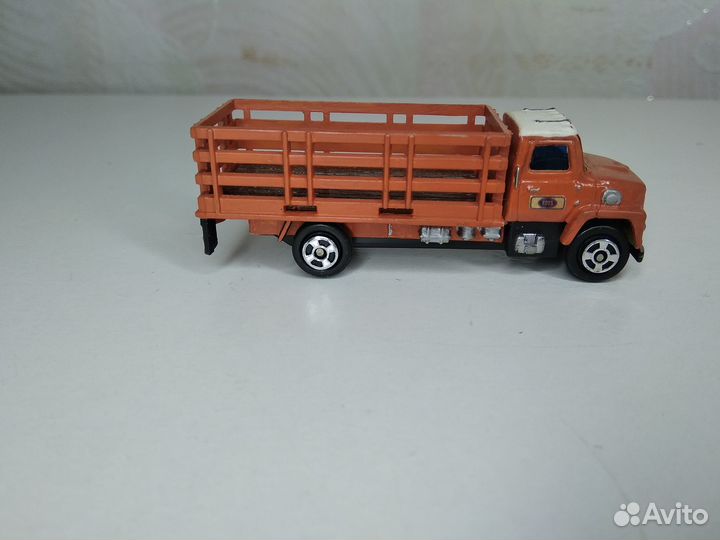 Грузовик американец высокий борт решетка