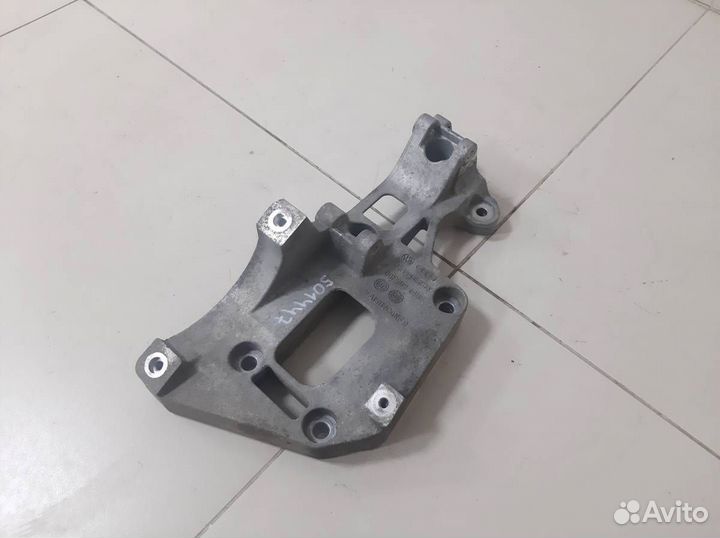 Кронштейн генератора Seat Leon 1P1 2005-2013