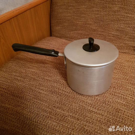 Бидоны, ковши, кастрюли