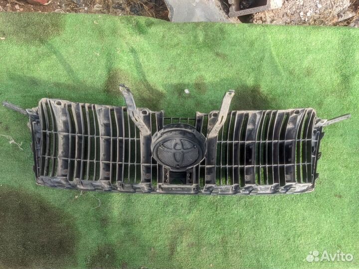 Решетка радиатора Toyota Land Cruiser Prado