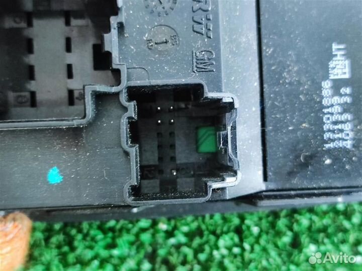 Кнопка стеклоподъемника Opel Zafira C 2014