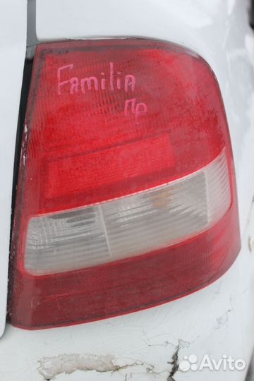 Mazda Familia BJ фонарь правый