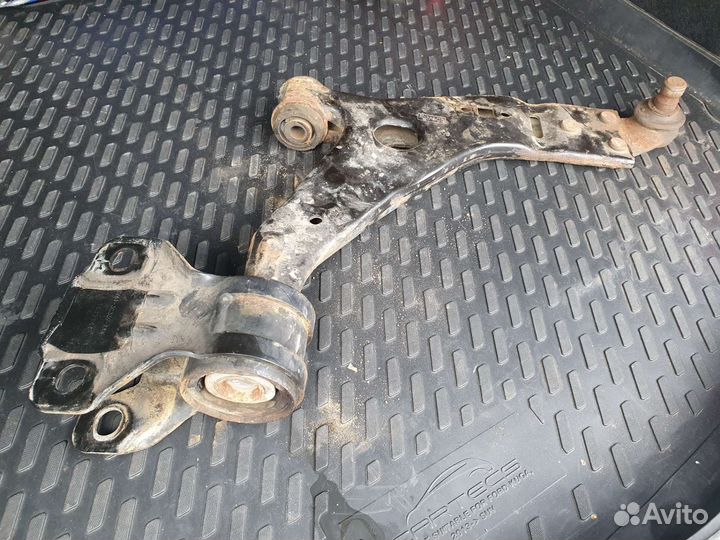 Передние рычаги (2 шт.) от Ford Kuga