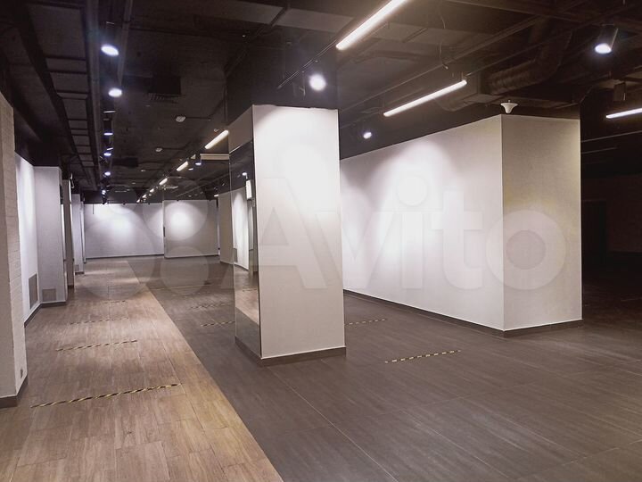 Торговая площадь на 3-м этаже,рядом с метро,672 м²