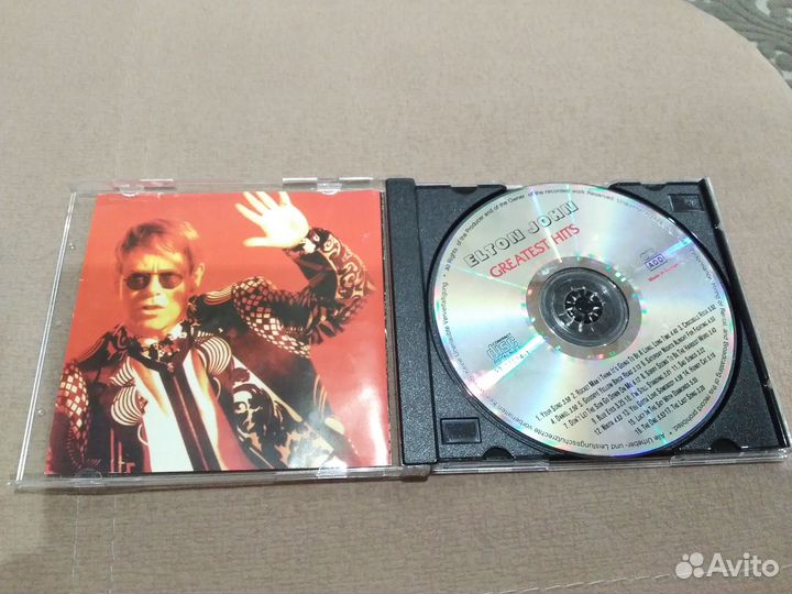 CD диск Элтона Джона greatest hits
