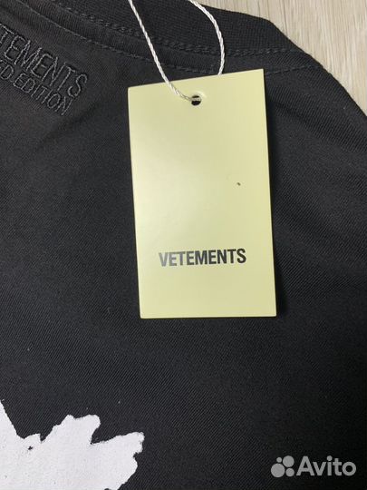 Футболка vetements
