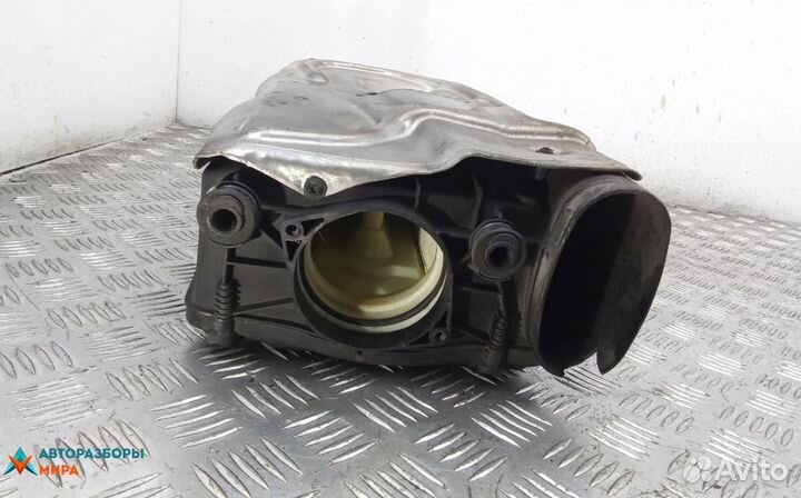 Корпус воздушного фильтра Mercedes-Benz C-Класс