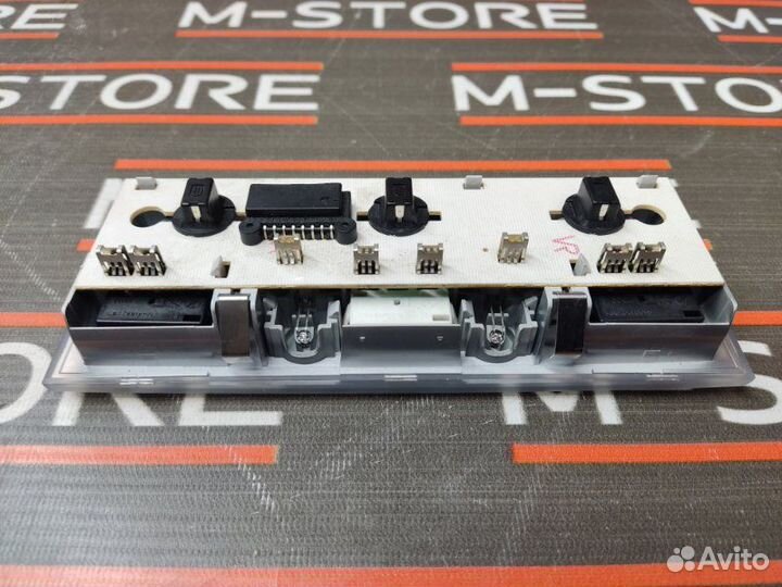 Плафон освещения Bmw 7-Series E66/65 N62B44A 2005