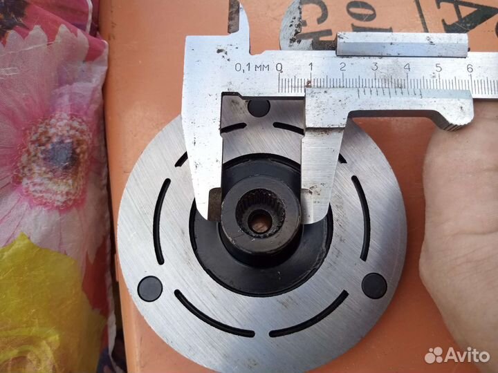 Прижимая пластина компрессора кондицтонера