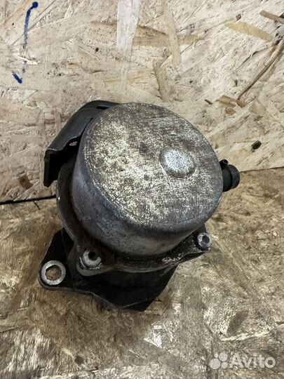 Вакуумный насос Renault Megan K9K