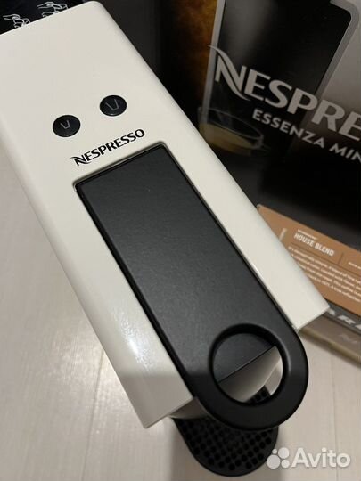 Капсульная кофемашина Nespresso Essenza Mini C30