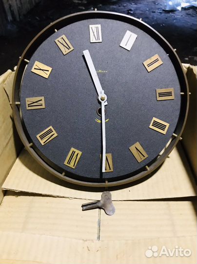 Часы настенные механические СССР
