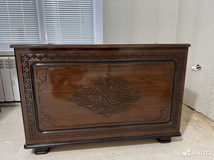 Сундук деревянный