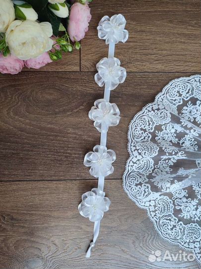 Белые оригинальные бантики, лента в косу