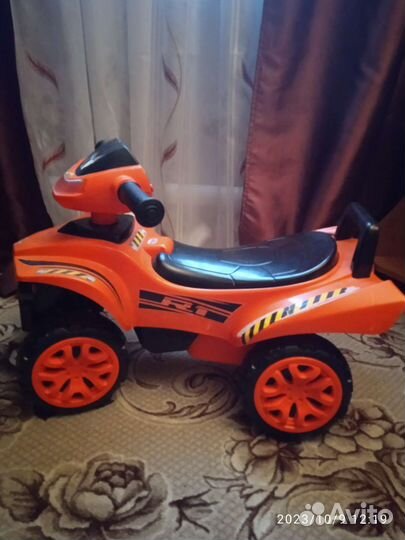 Квадроцикл каталка