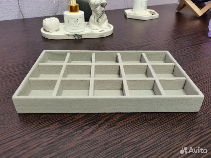 Бархатная шкатулка для хранения ювелирных изделий