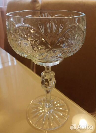 Ваза хрустальная на ножке