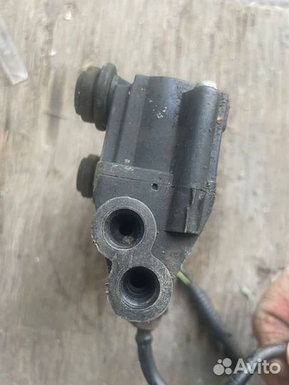 Блок клапанов пневмоподвески Land Rover Discovery