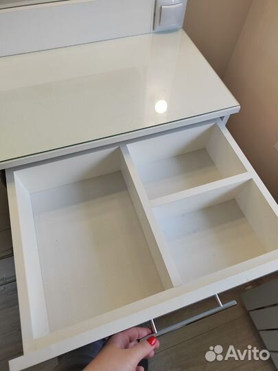 Гримёрный (туалетный) столик с зеркалом