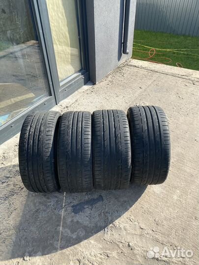 Bridgestone Potenza S001 225/40 R19 и 255/35 R19 92Y