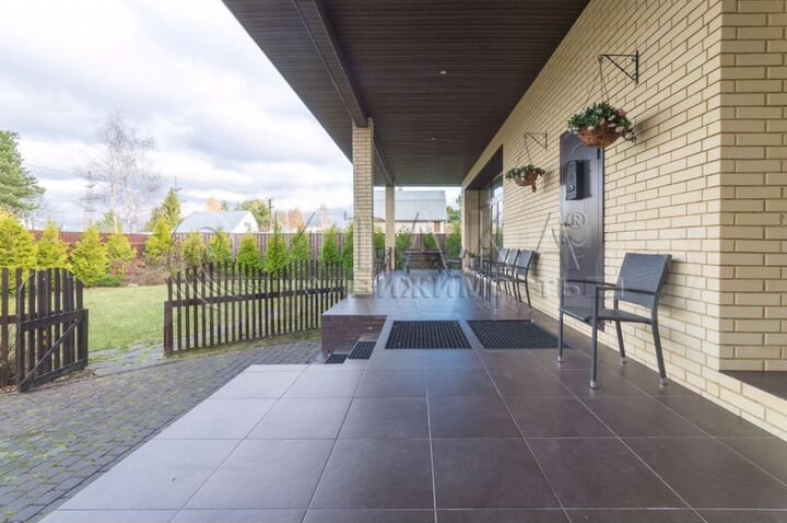 Дом 186,7 м² на участке 10 сот.