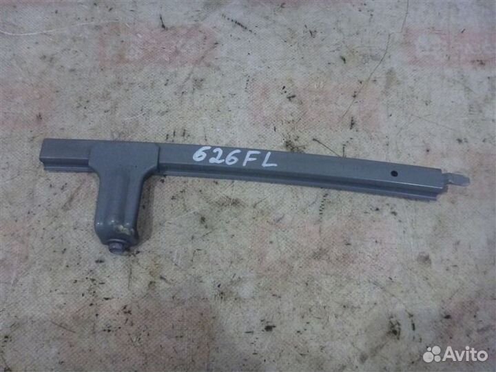 Направляющая стекла передняя левая Toyota Rav4