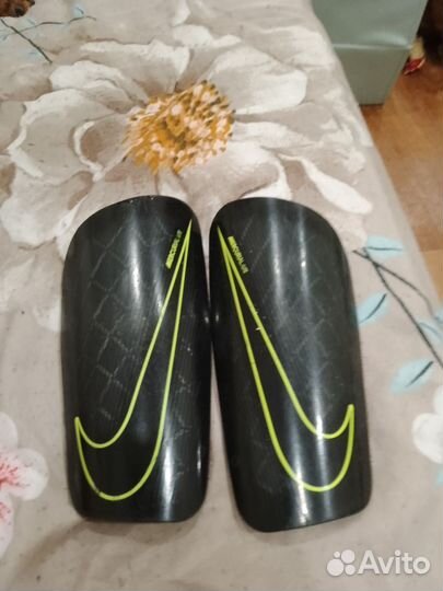 Щитки футбольные nike