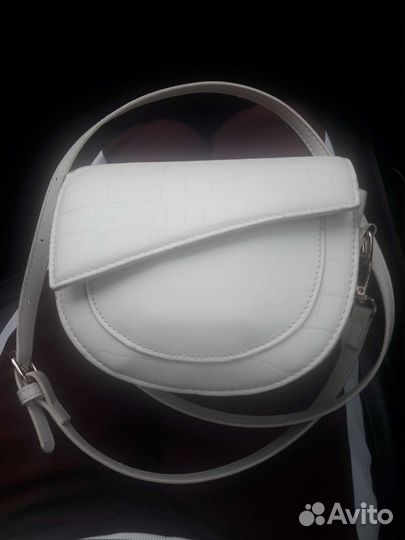 Сумочка белого цвета