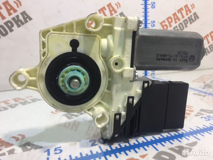 Моторчик стеклоподъемника задний левый Лев