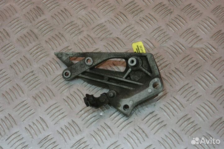 Крепление подножки водителя правое Kawasaki ZZR250