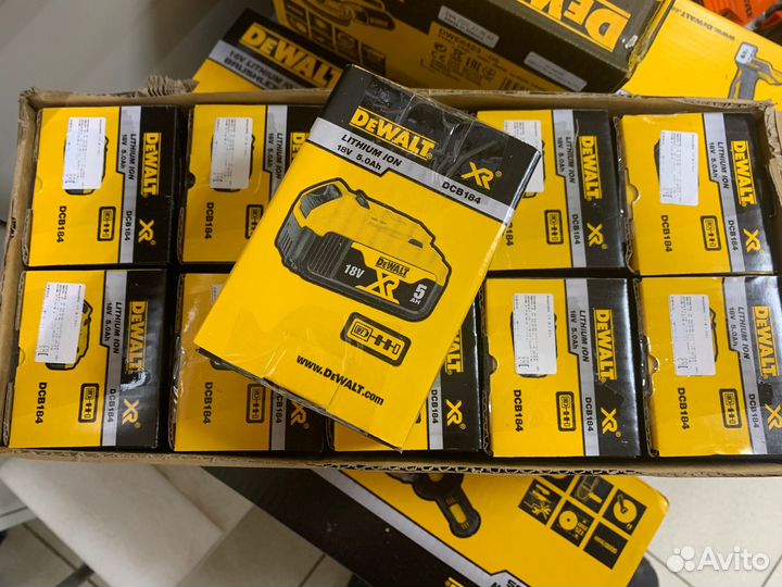 Аккумулятор dewalt Li-Ion XR DCB184 18 Вольт (5Ач)